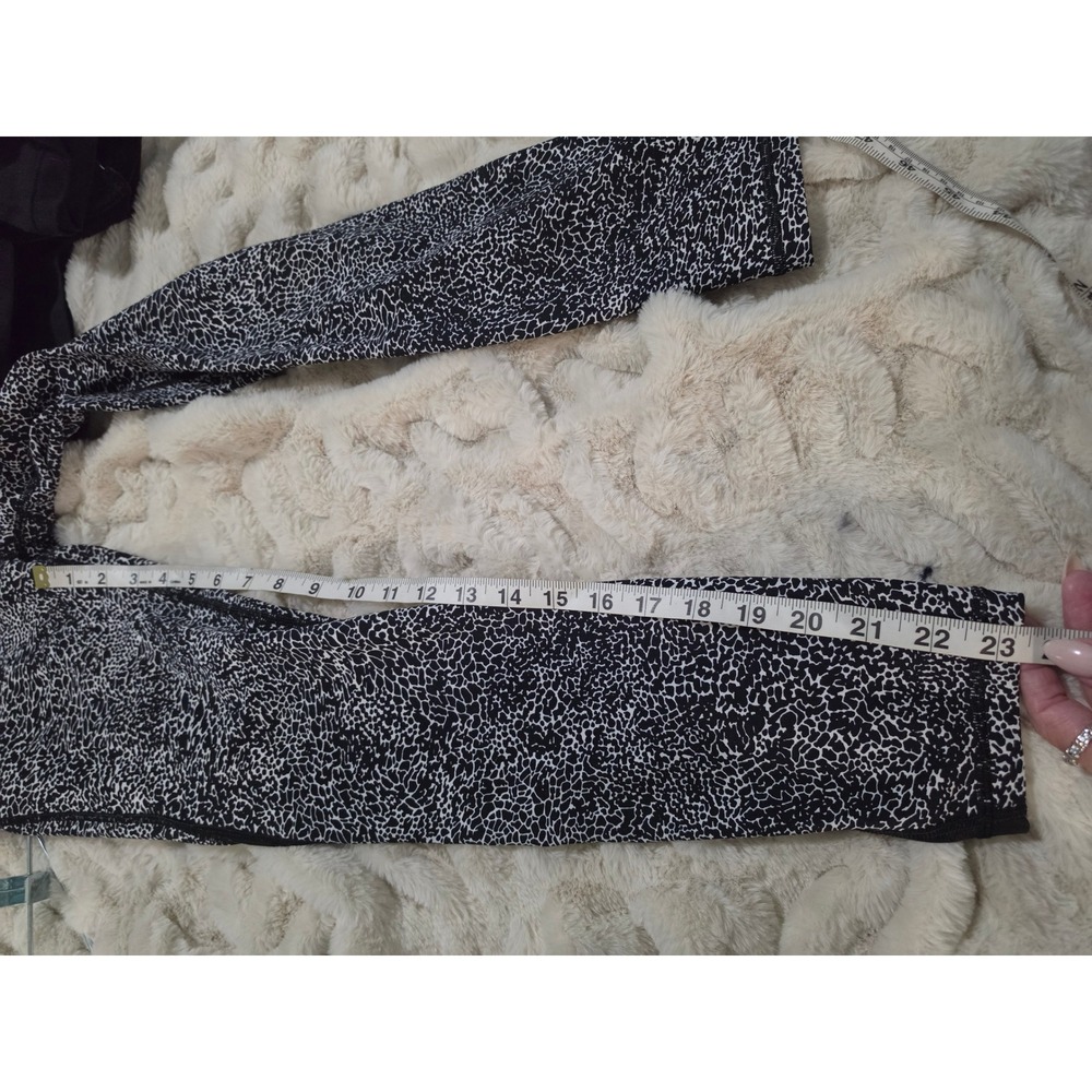 Lululemon High Rise Mesh Panel Leggings Black White Crackle Print Sz 4 - Picture 7 of 8